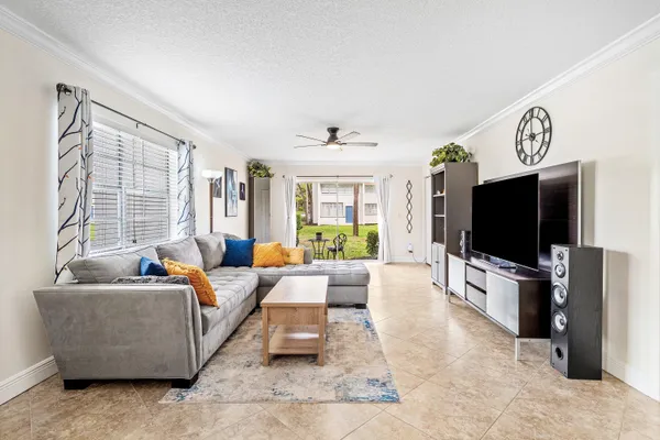 $280,000 | 2905 Southwest 22nd Avenue, Unit 1080, Delray Beach, FL 33445