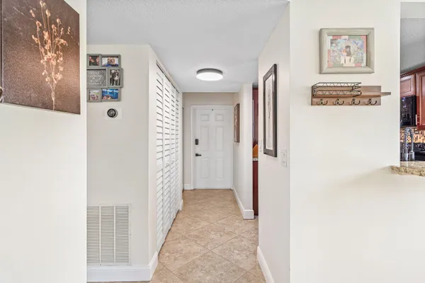 $280,000 | 2905 Southwest 22nd Avenue, Unit 1080, Delray Beach, FL 33445