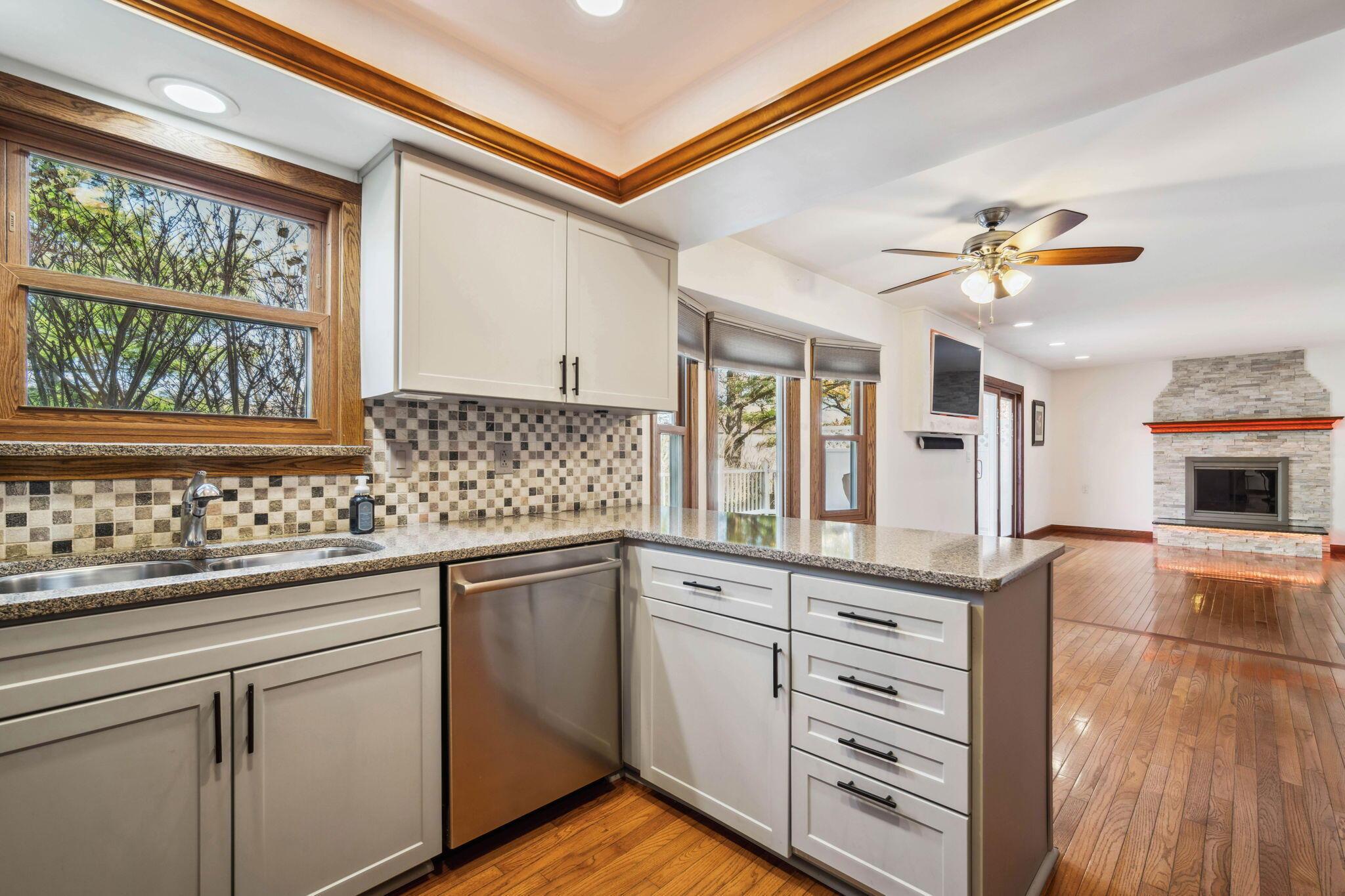 2812 Cooper Ridge Road Columbus, OH 43231 - Photo 10 of 52 Kitchen