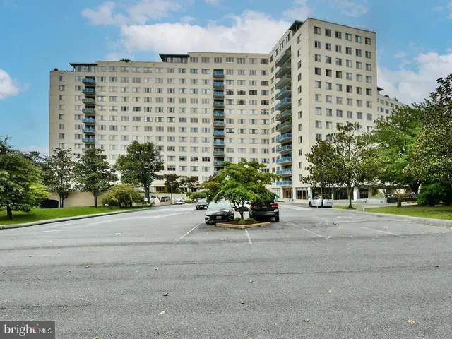 $1,900 | 10201 Grosvenor Place, Unit 1618, Rockville, MD 20852