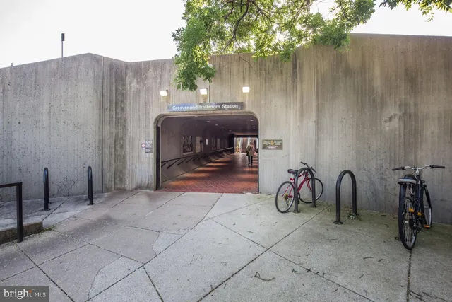 $1,900 | 10201 Grosvenor Place, Unit 1618, Rockville, MD 20852