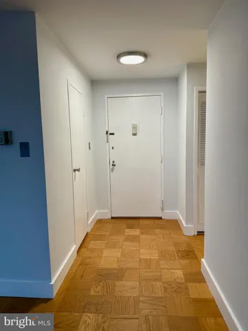 $1,900 | 10201 Grosvenor Place, Unit 1618, Rockville, MD 20852