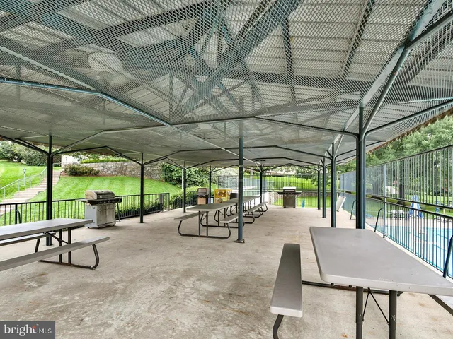 $1,900 | 10201 Grosvenor Place, Unit 1618, Rockville, MD 20852