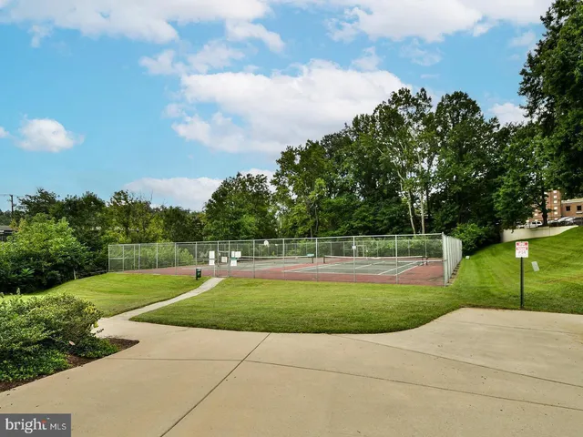 $1,900 | 10201 Grosvenor Place, Unit 1618, Rockville, MD 20852