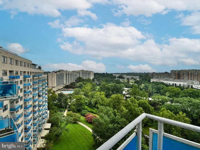 $1,900 | 10201 Grosvenor Place, Unit 1618, Rockville, MD 20852