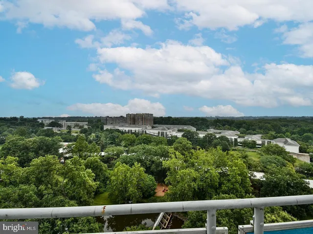 $1,900 | 10201 Grosvenor Place, Unit 1618, Rockville, MD 20852