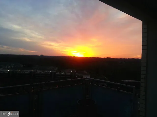 $1,900 | 10201 Grosvenor Place, Unit 1618, Rockville, MD 20852