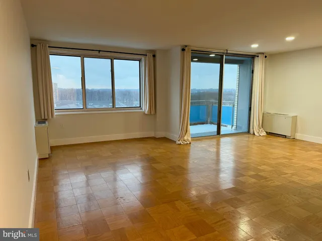 $1,900 | 10201 Grosvenor Place, Unit 1618, Rockville, MD 20852