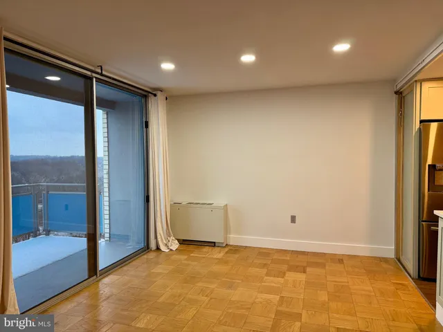 $1,900 | 10201 Grosvenor Place, Unit 1618, Rockville, MD 20852