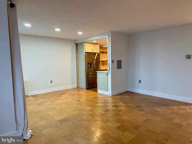 $1,900 | 10201 Grosvenor Place, Unit 1618, Rockville, MD 20852