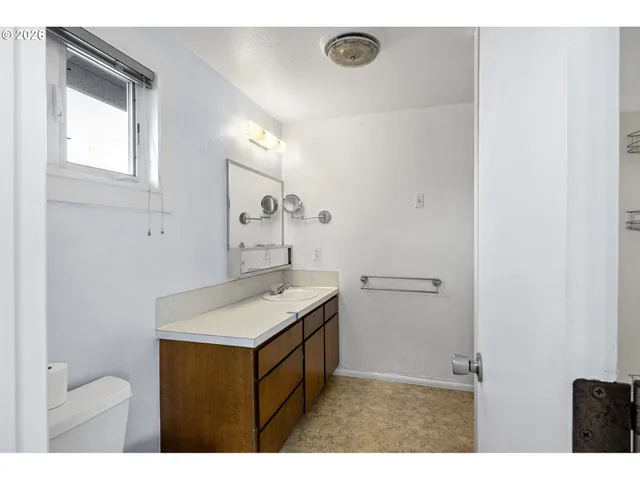 $285,000 | 186 Northeast Sandy Terrace, Myrtle Creek, OR 97457