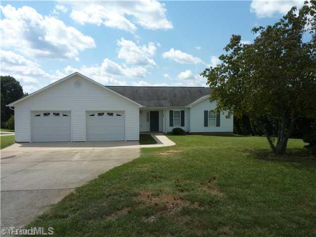 409 Heitman Road Thomasville, NC 27360 - Photo 1 of 10 Exterior Front.