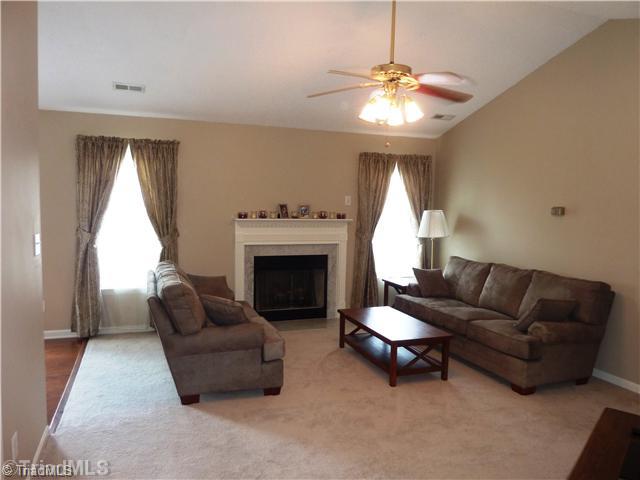 409 Heitman Road Thomasville, NC 27360 - Photo 2 of 10 Living Room.