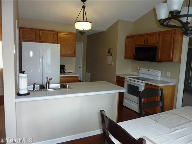 409 Heitman Road Thomasville, NC 27360 - Photo 4 of 10 Kitchen.