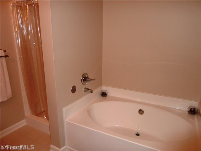 409 Heitman Road Thomasville, NC 27360 - Photo 7 of 10 Master Bath/Spa.