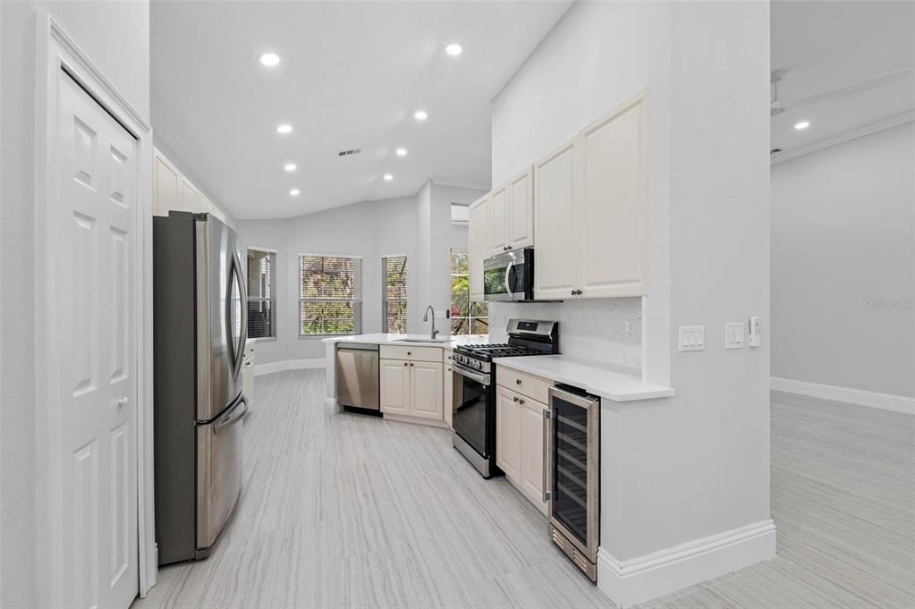 6639 Pebble Beach Way Lakewood Ranch, FL 34202 - Photo 8 of 32