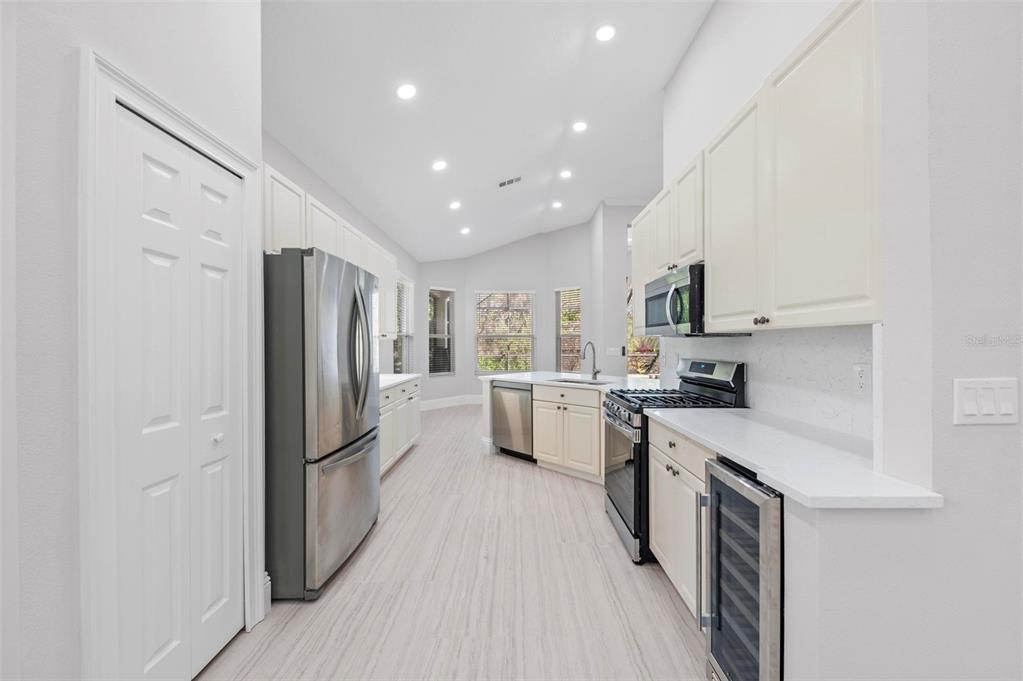 6639 Pebble Beach Way Lakewood Ranch, FL 34202 - Photo 9 of 32