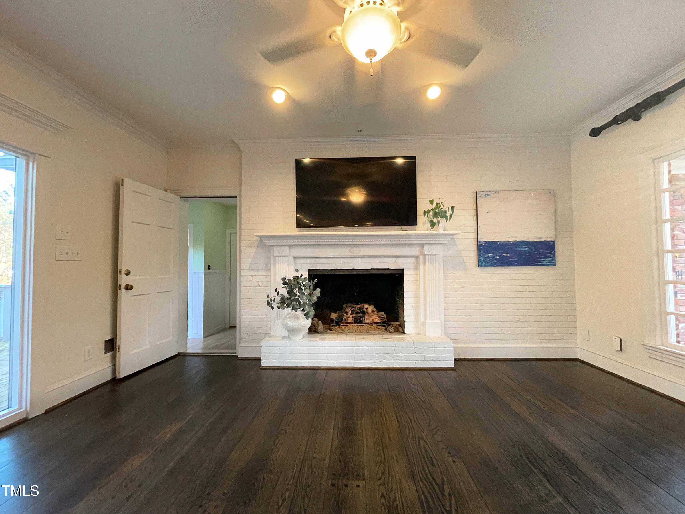 3222 Sussex Road Raleigh, NC 27612 - Photo 14 of 54 20241129_203707075_iOS