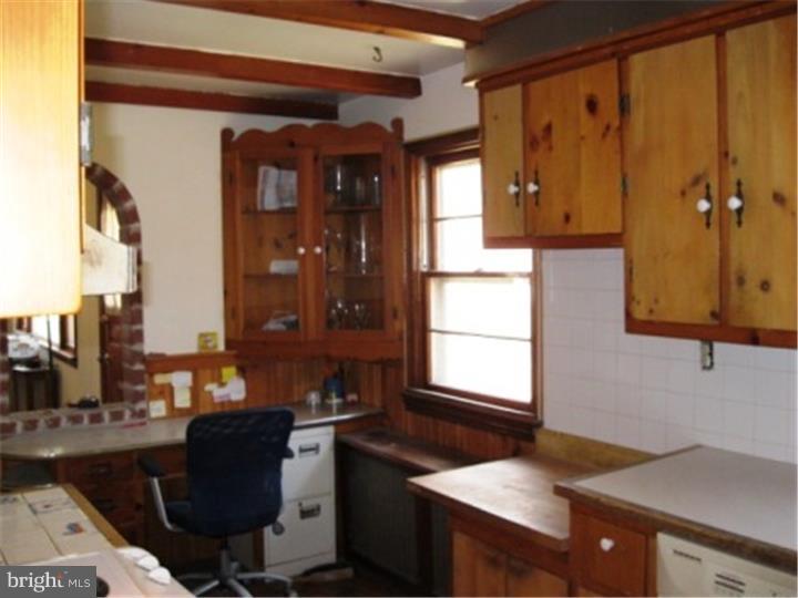 2300 North Schaffer Road Pottstown, PA 19464 - Photo 6 of 17 Kitchen
