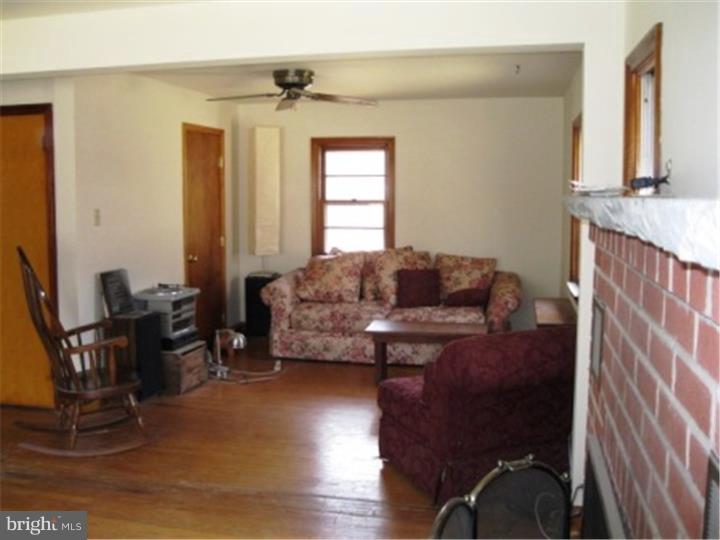 2300 North Schaffer Road Pottstown, PA 19464 - Photo 8 of 17 Living Room