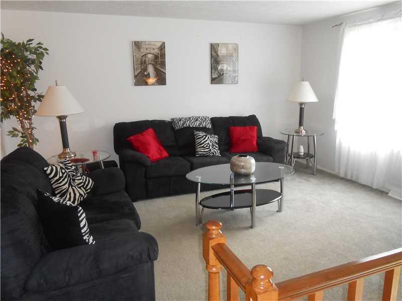 144 Shenango Road New Castle, PA 16105 - Photo 4 of 17 Living Room.