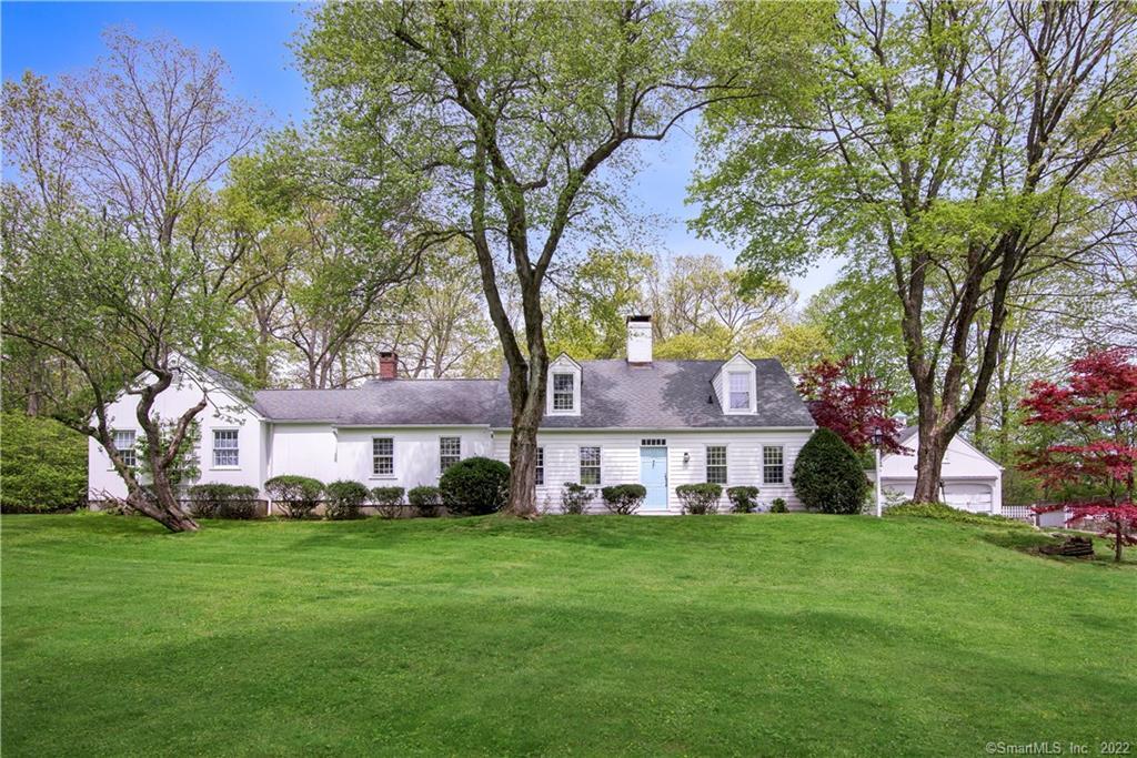 Warm welcoming updated Cape.