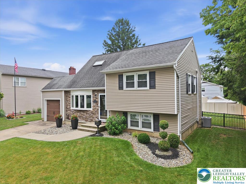 1928 Woodbury Road Bethlehem, PA 18017 - Photo 4 of 89