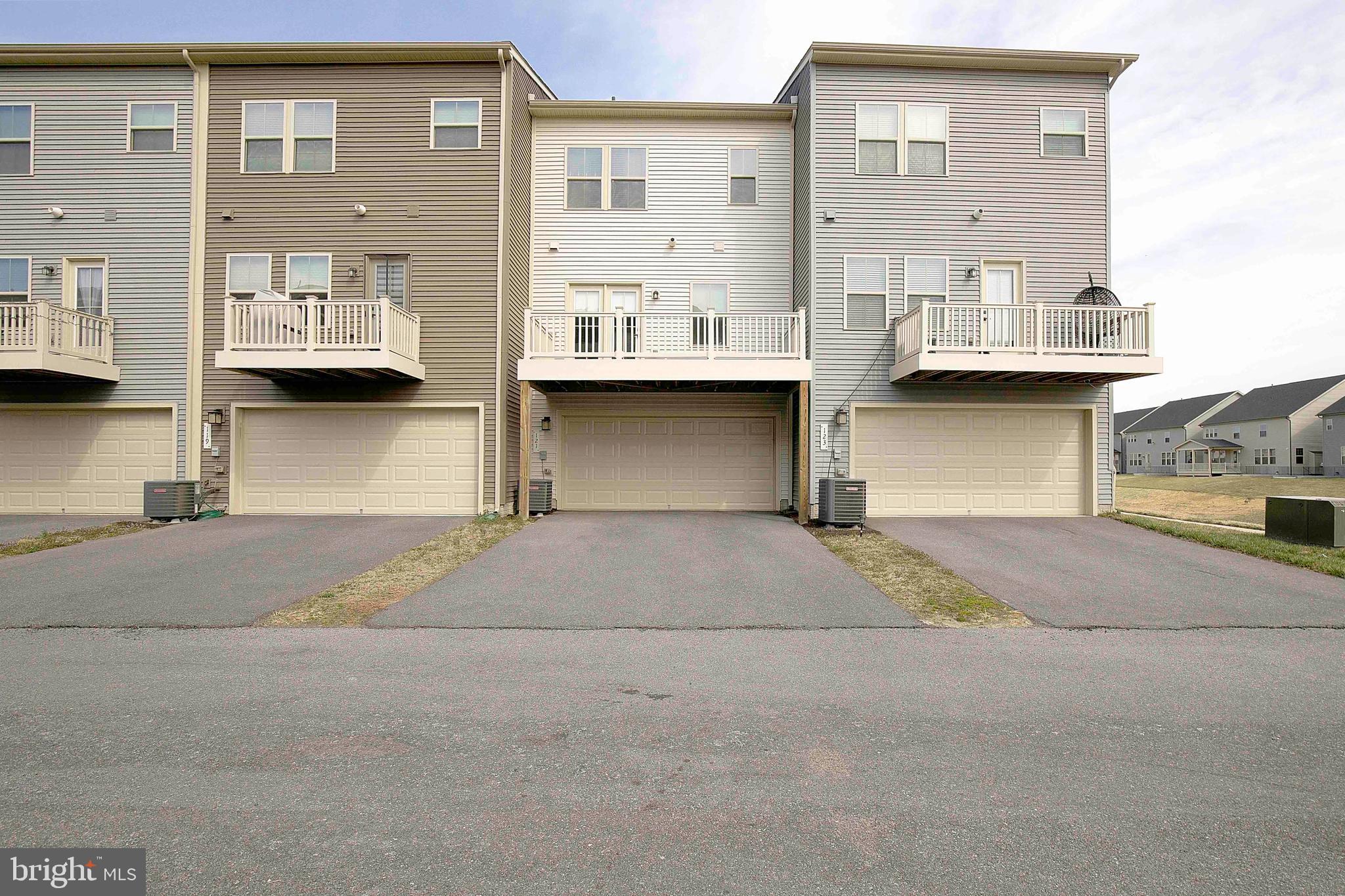 121 Swanson Creek Terrace Laurel, MD 20708 - Photo 4 of 31 a view of building with car parked