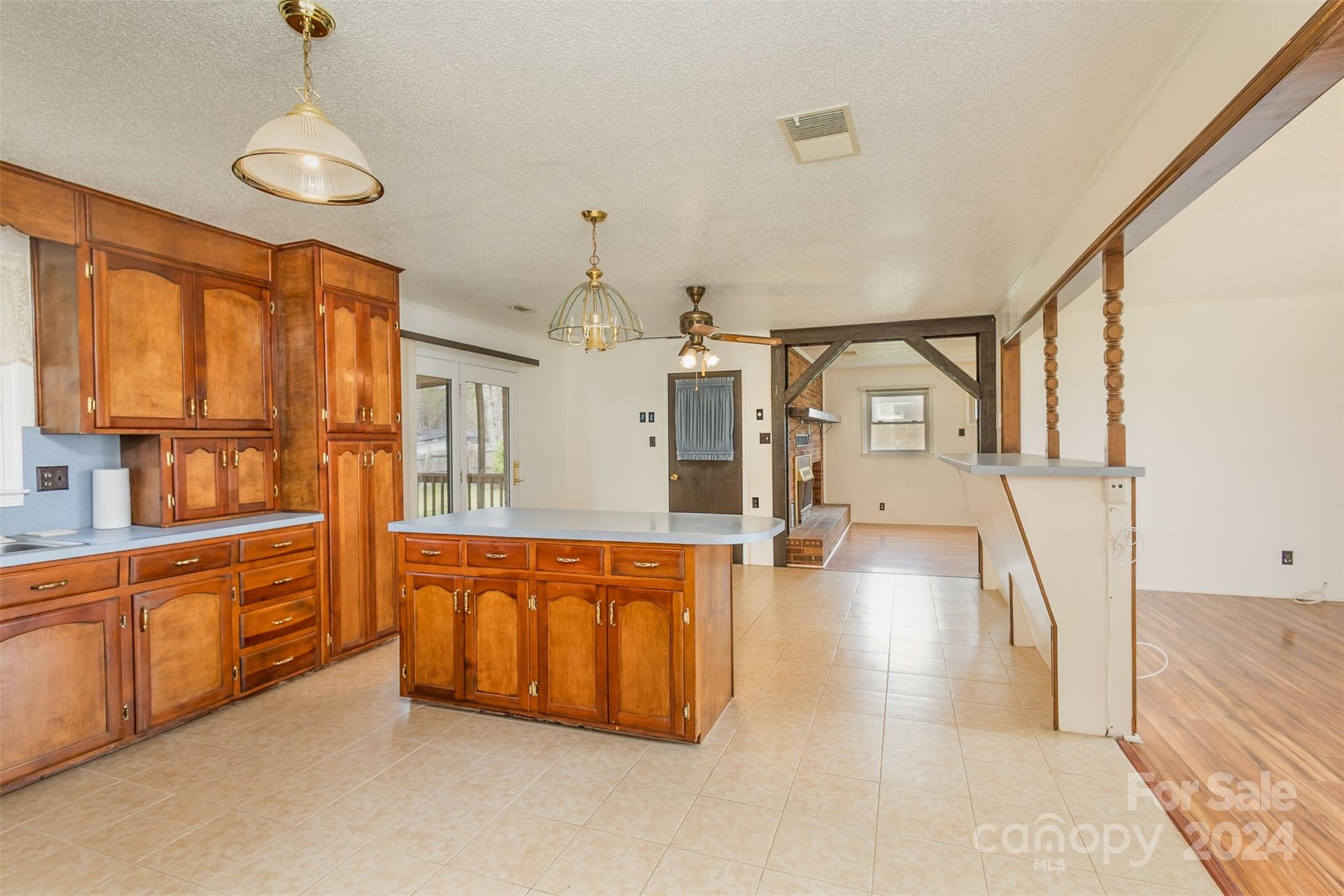 4007 Beaty Road Gastonia, NC 28056 - Photo 10 of 24 a spacious bathroom with a tub sink and mirror