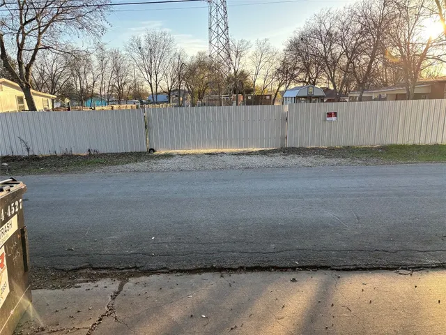 a view of a yard with a house