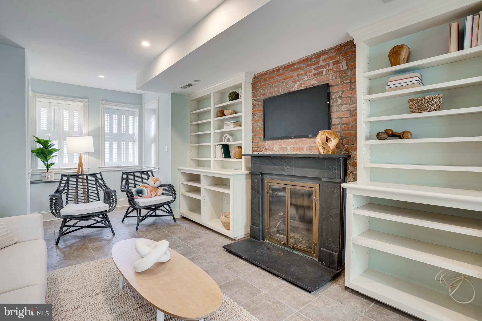 333 5th Street Southeast Washington, DC 20003 - Photo 36 of 58 Bay nook and a wall of bookcases around FP