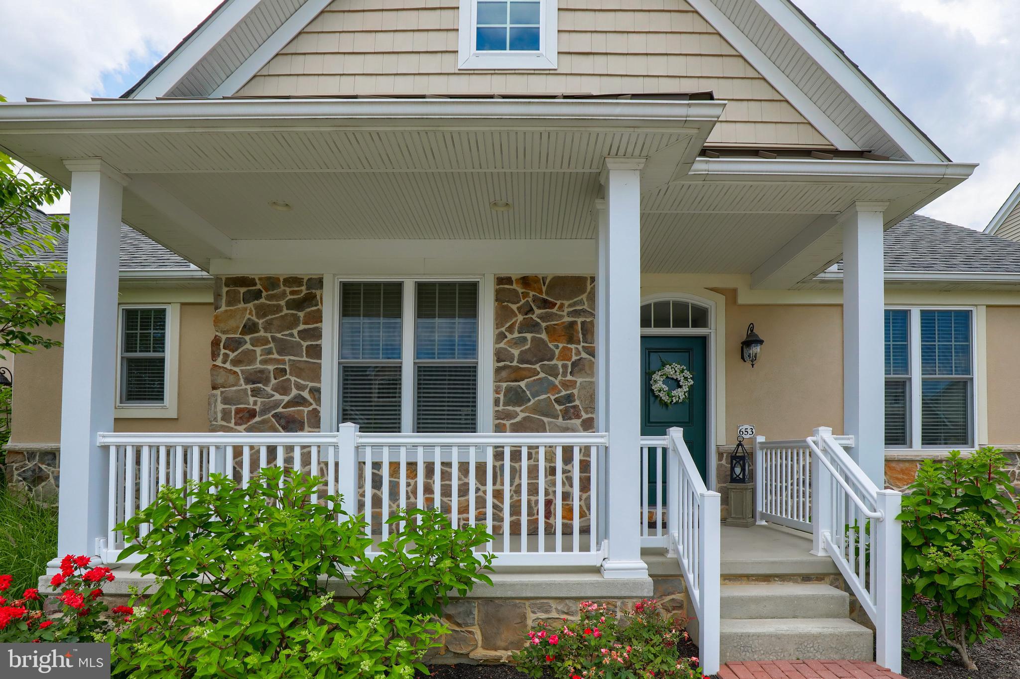 653 Dorset Street Lititz, PA 17543 - Photo 4 of 30 front view of a house