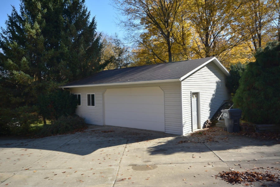 21575 Dewey Lake Street Decatur, MI 49045 - Photo 2 of 29 21575DeweyLake_L_28