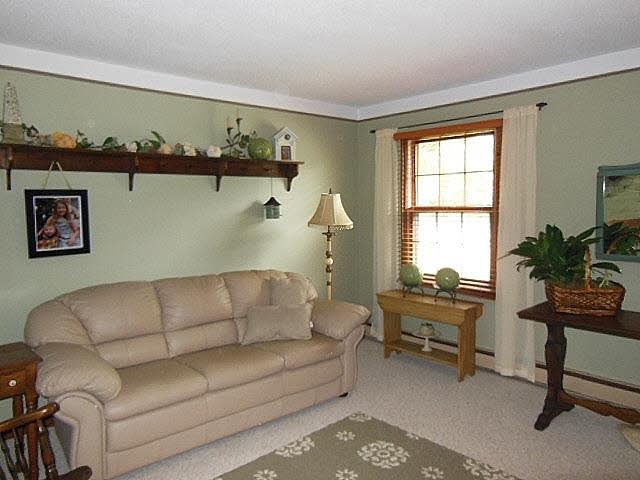 9227 Summerfield Road Temperance, MI 48182 - Photo 8 of 20 20366513-7.JPG