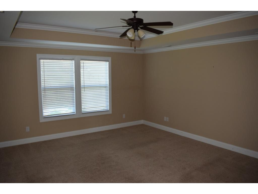 2432 Edinburgh Channel Road Kingsport, TN 37664 - Photo 13 of 34 Master Bedroom