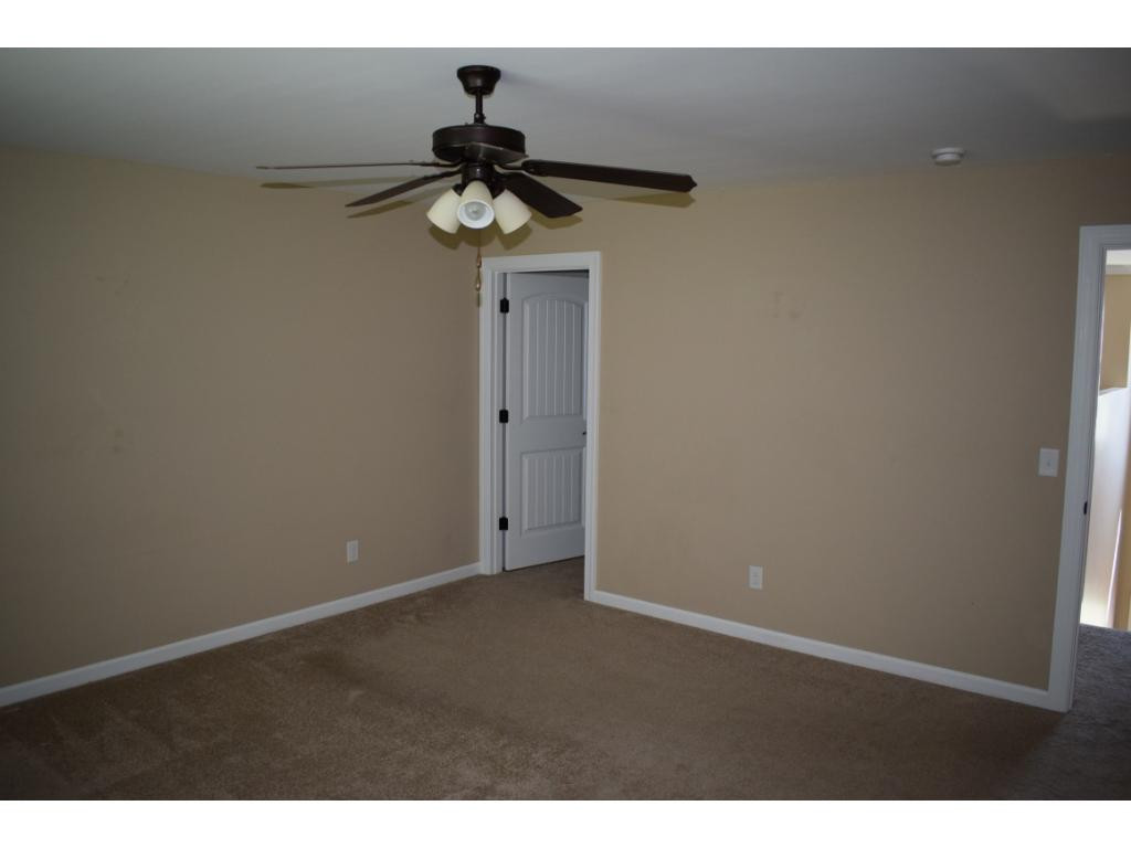 2432 Edinburgh Channel Road Kingsport, TN 37664 - Photo 22 of 34 Bedroom 2