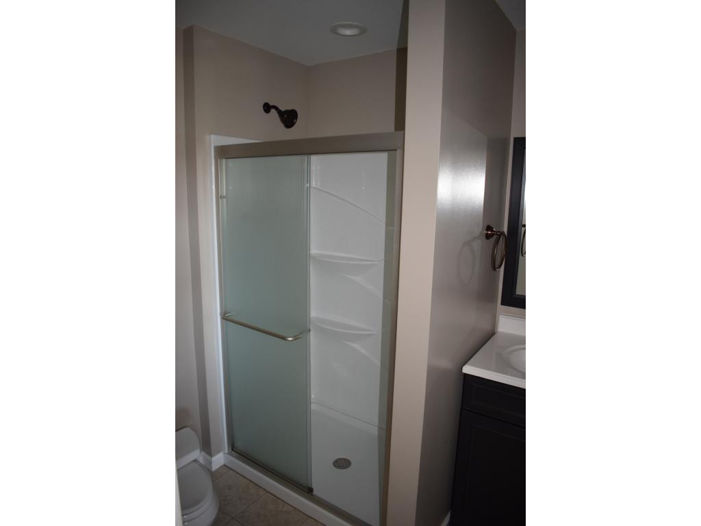 2432 Edinburgh Channel Road Kingsport, TN 37664 - Photo 24 of 34 Second Level Bath 2