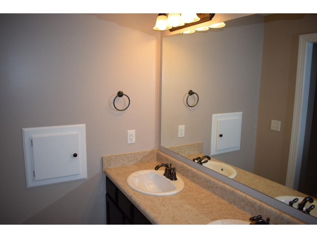 2432 Edinburgh Channel Road Kingsport, TN 37664 - Photo 27 of 34 Bathroom 3