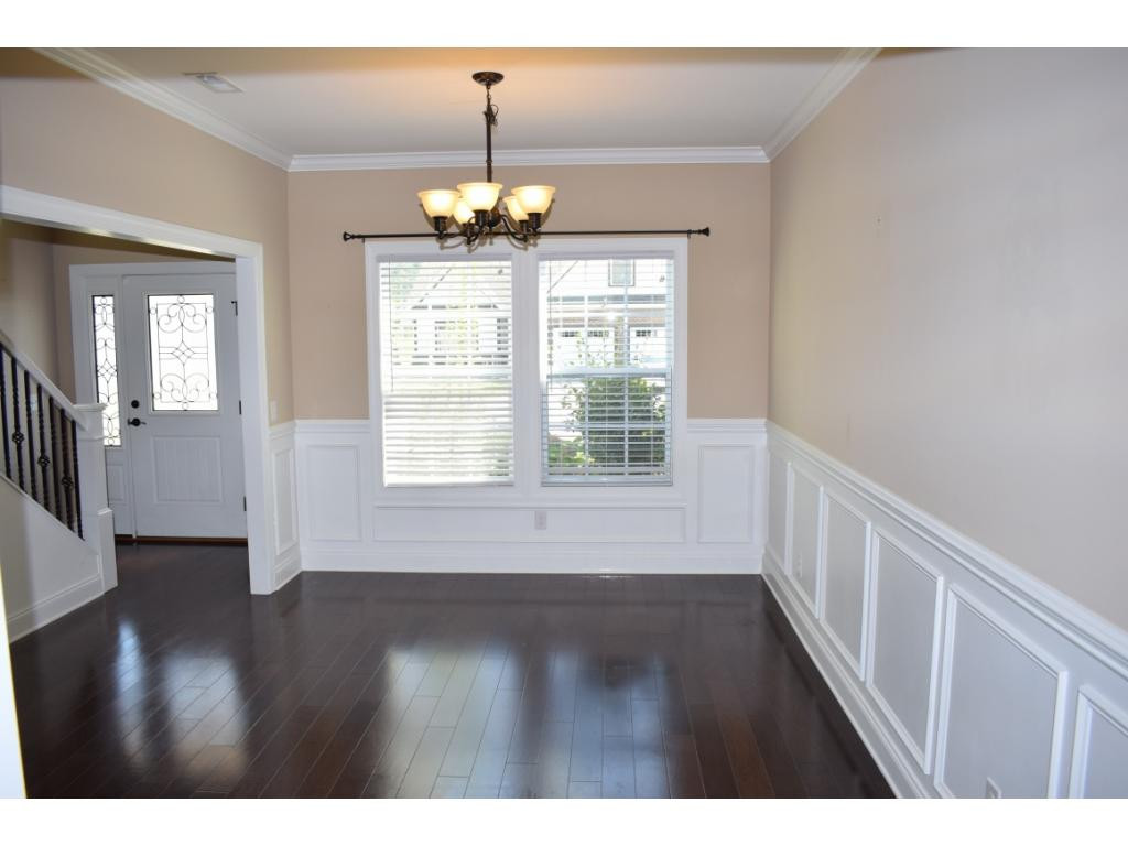 2432 Edinburgh Channel Road Kingsport, TN 37664 - Photo 8 of 34 Formal Dining