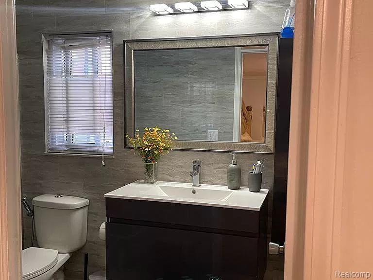 43807 Oakbrook Road Canton, MI 48187 - Photo 12 of 23