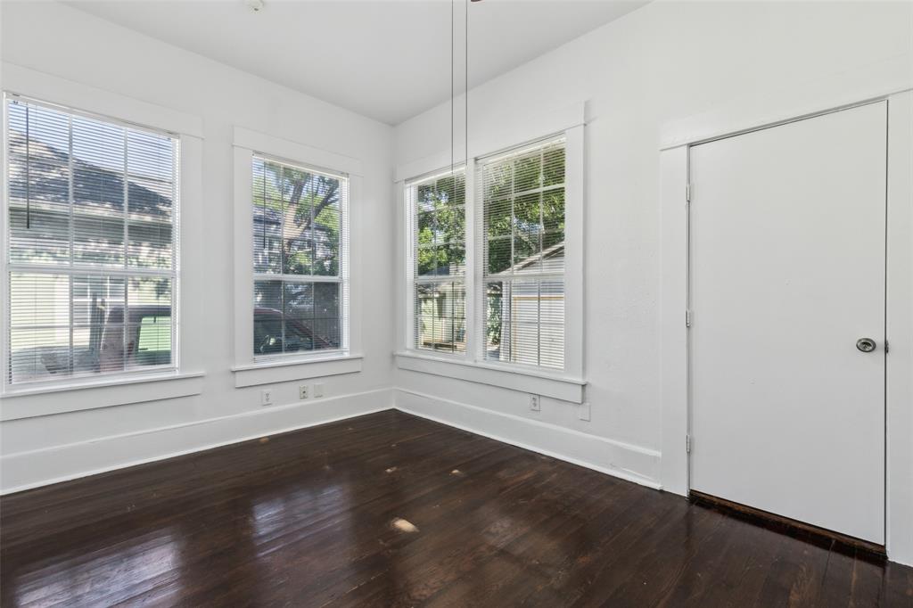820 West 10th Street Dallas, TX 75208 - Photo 6 of 10 an empty room with wooden floor and windows