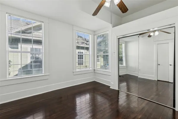 $2,100 | 820 West 10th Street, Dallas, TX 75208