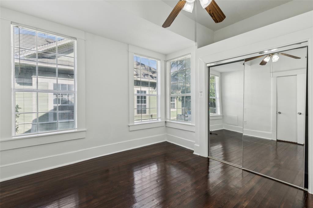820 West 10th Street Dallas, TX 75208 - Photo 10 of 10 an empty room with wooden floor fan and windows