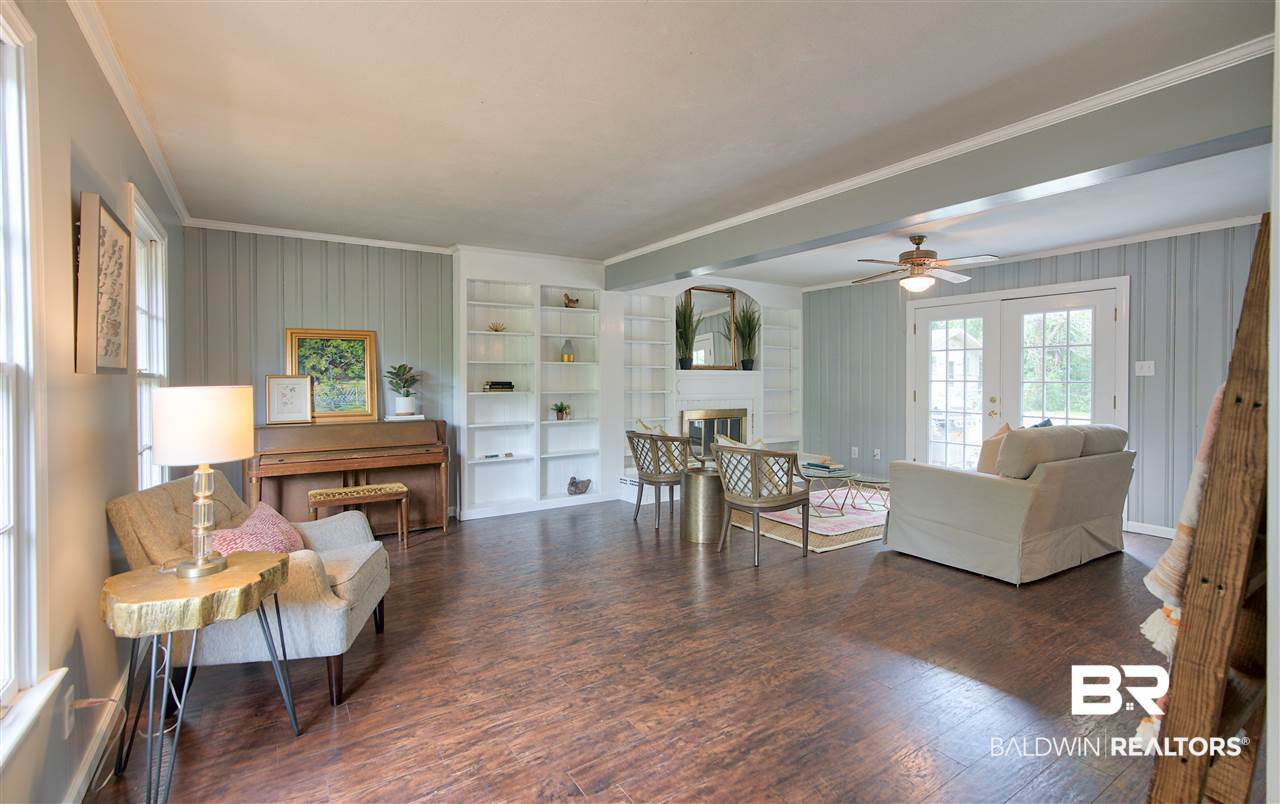 2715 Woodland Road Mobile, AL 36693 - Photo 4 of 28 Living Room