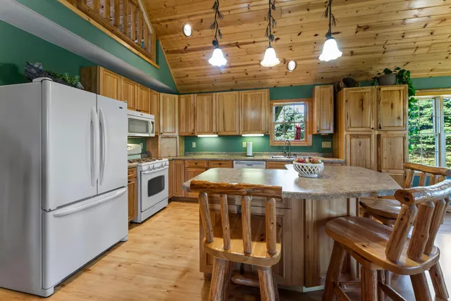 $635,000 | 2419 230th Avenue, St. Croix Falls, WI 54024