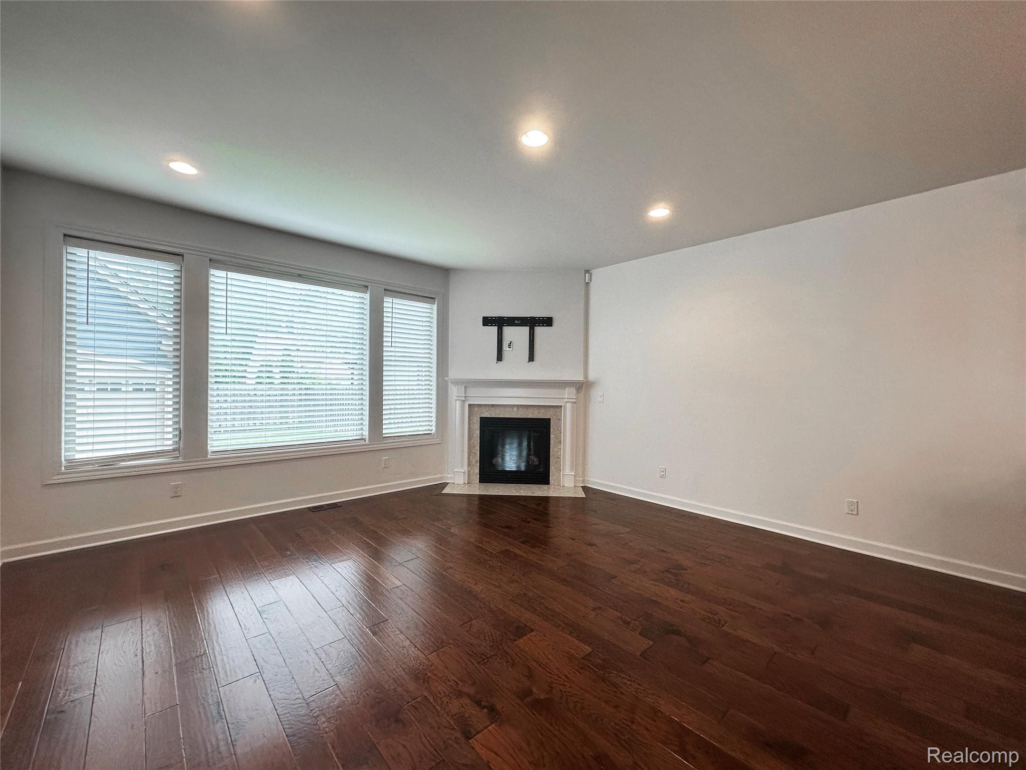 1555 Ruffner Avenue Birmingham, MI 48009 - Photo 16 of 48 Spacious Living room