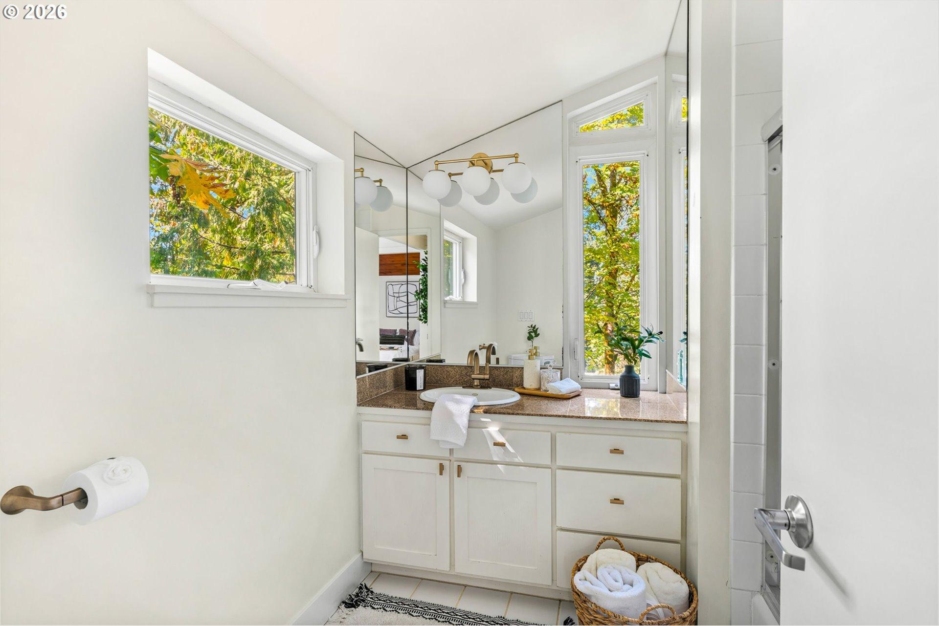 4915 Southwest Barnes Road Portland, OR 97221 - Photo 25 of 42 Gallery Image 25