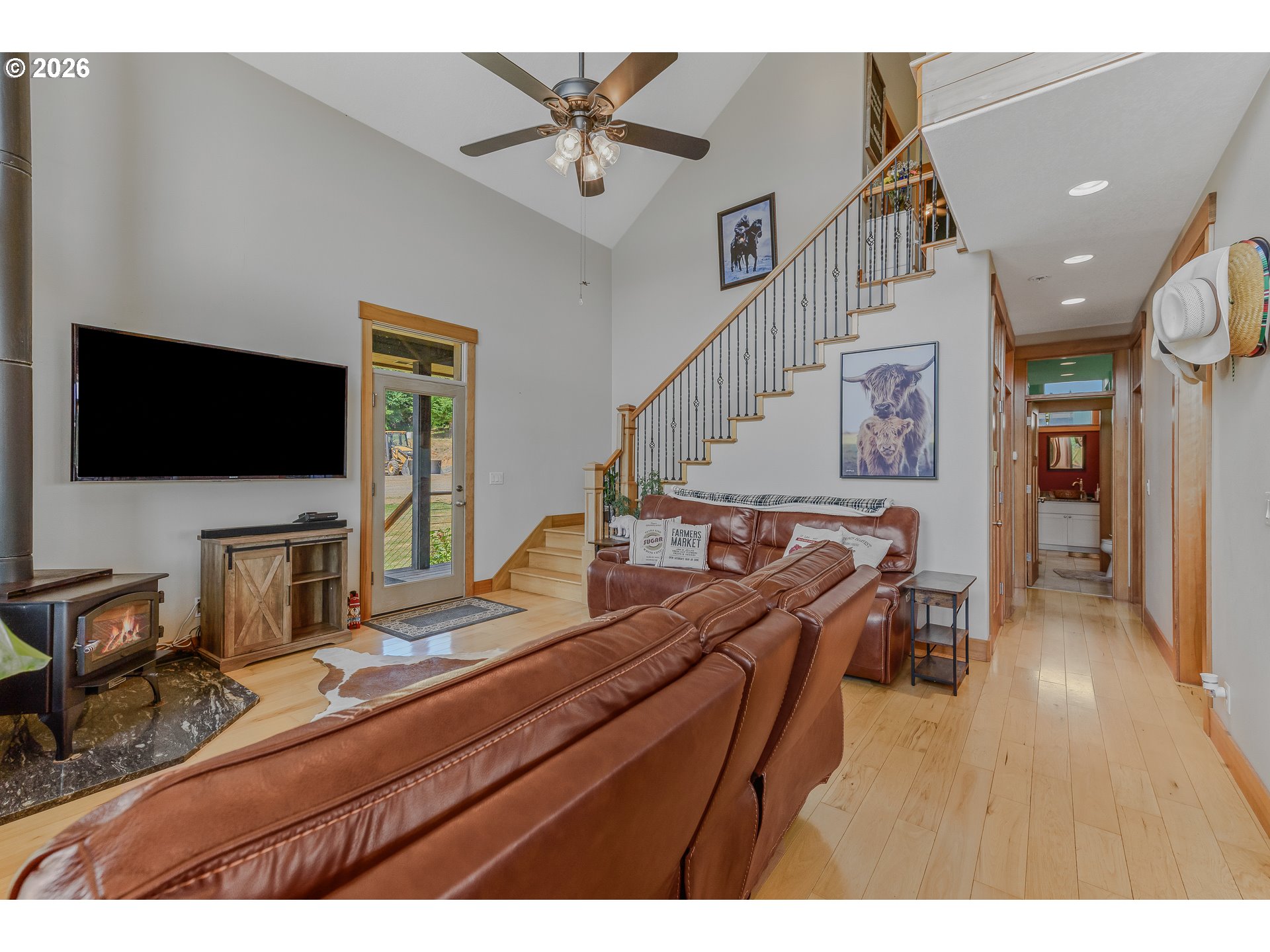 29455 Gregory Road Rainier, OR 97048 - Photo 4 of 48 Living Room