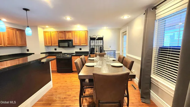 $2,895 | 76 Caroline Street, Unit 1, Saratoga Springs, NY 12866