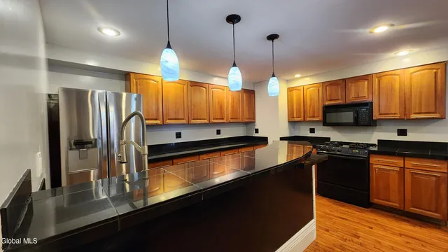 $2,895 | 76 Caroline Street, Unit 1, Saratoga Springs, NY 12866